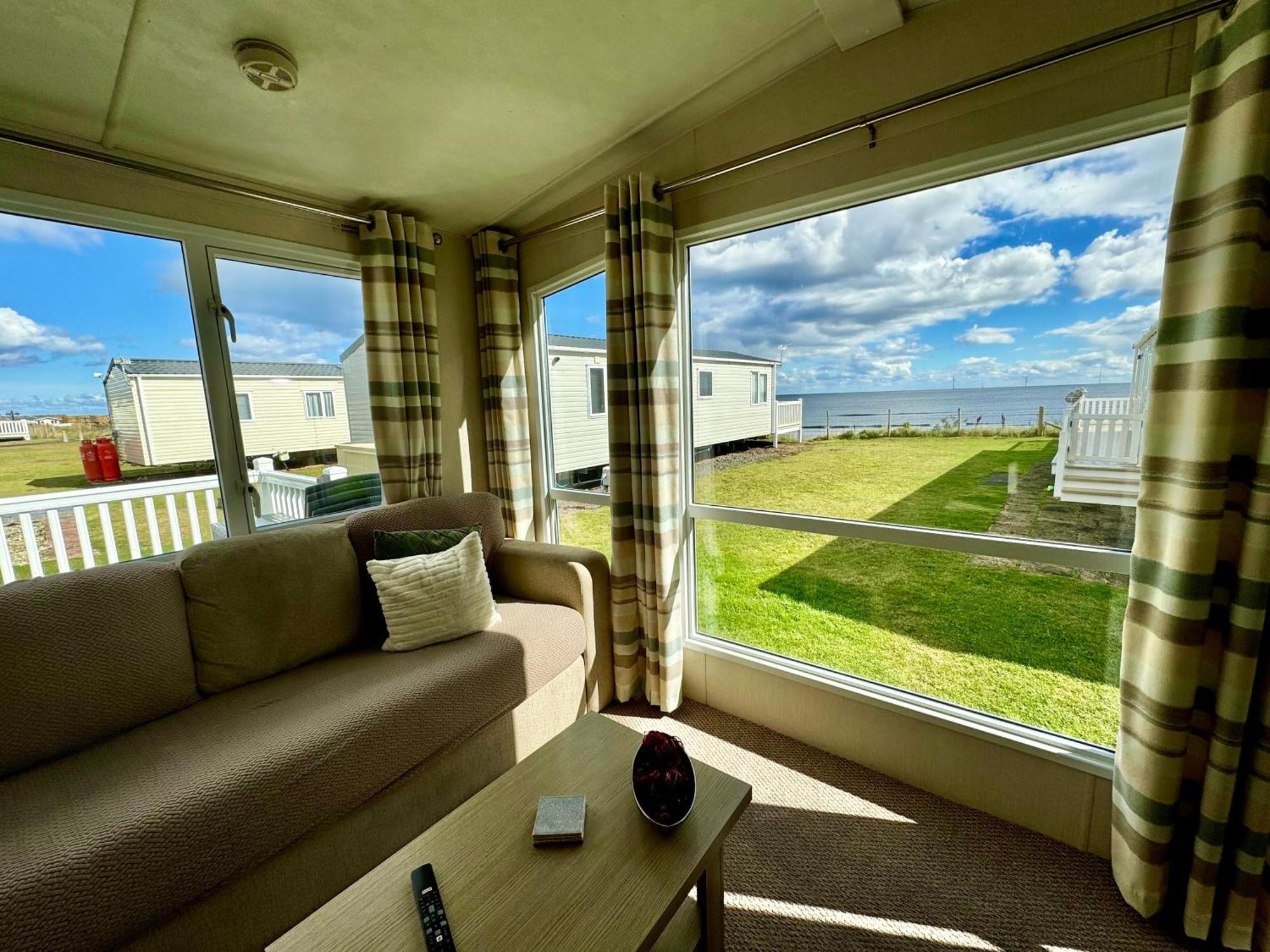 New Sea View Platinum Caravan With Huge Decking Newcastle upon Tyne Buitenkant foto